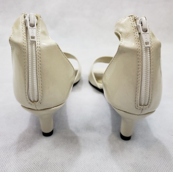 NWOB Soft Style by Hush Puppies Ivory 6.5 Wide - Picture 3 of 8